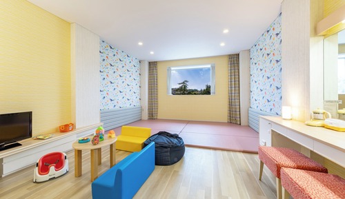 Habitación, no fumadores (Baby Room, shower booth)