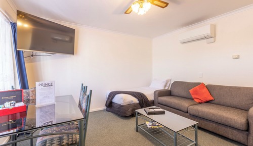 Apartamento clásico, 1 habitación, cocina básica, vistas al patio