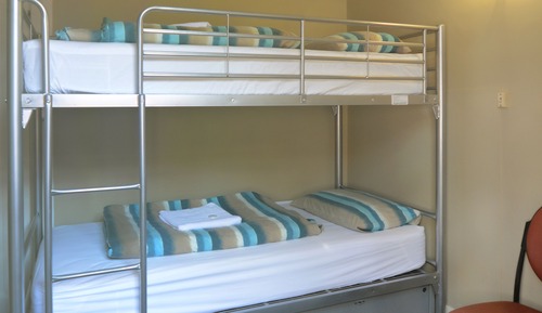 Dormitorio compartido estándar, solo para mujeres, baño compartido (2 share female dormitory)