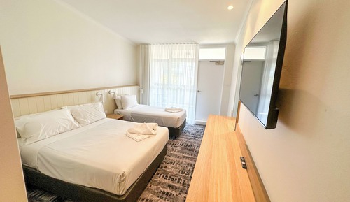 Habitación estándar, no fumadores, balcón (Double and single)
