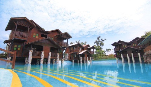 Habitación panorámica, balcón, vistas a la piscina (Kampung House)