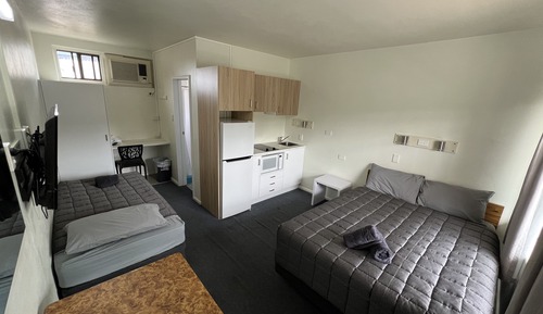 Habitación triple Deluxe, cocina (1 Queen, 1 Single)