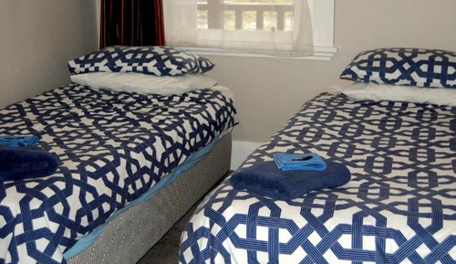 Habitación con 2 camas individuales