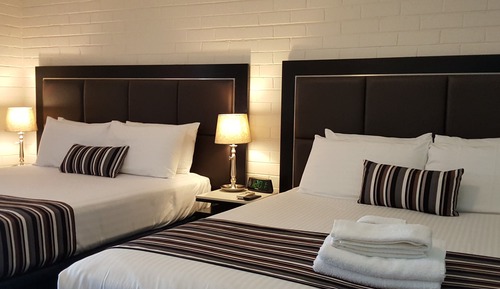 Habitación estándar, no fumadores, balcón (Waterfront Room 1Q & 1D)