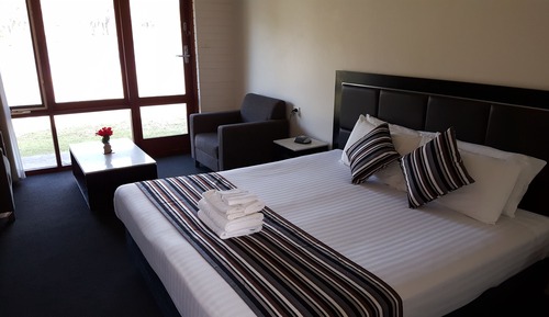 Suite estándar, 1 habitación, no fumadores, balcón (Waterfront Room King)