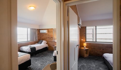 Suite estándar, varias camas, no fumadores, baño privado