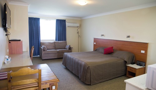 Suite estudio ejecutiva, 1 cama de matrimonio grande, no fumadores, cocina básica (King Spa Suite)