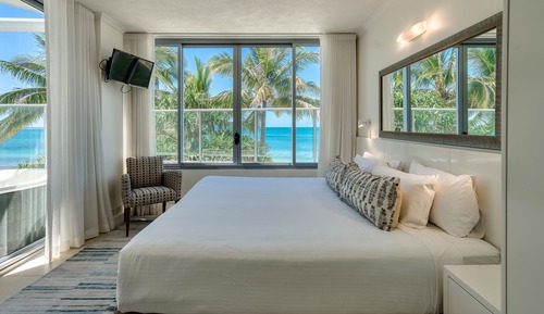Suite, 1 habitación, no fumadores, cocina básica (One Bedroom Beachfront Spa Penthouse)
