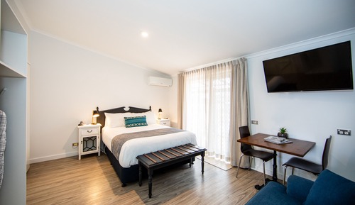 Habitación Deluxe, 1 cama de matrimonio, cocina básica, junto a la piscina
