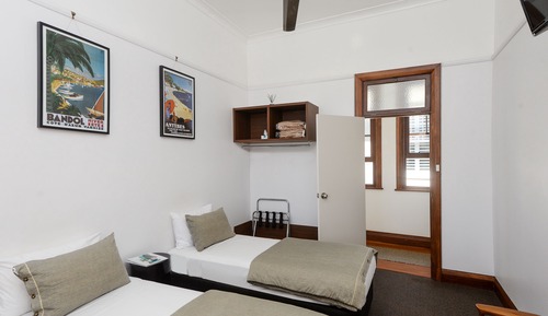 Habitación con 2 camas individuales