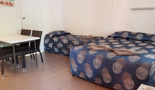 Habitación familiar, no fumadores, cocina básica (Family Room for 4)