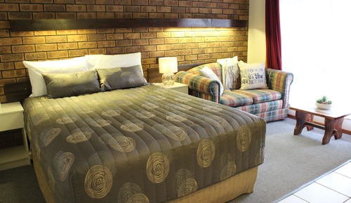 Habitación estándar, no fumadores (Queen Bed & Couch Bed  R3)