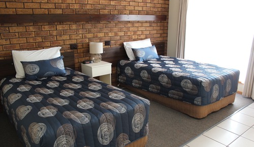 Habitación estándar con 1 cama doble o 2 individuales, 1 habitación (Twin King Single Beds  R1)