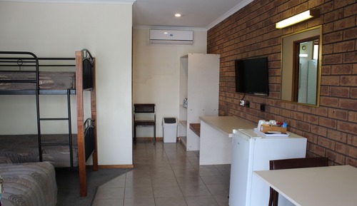 Habitación estándar, no fumadores (Double Bed & Bunk Bed  R6)