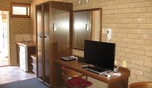 Executive Queen Unit (Upstairs with Park View)