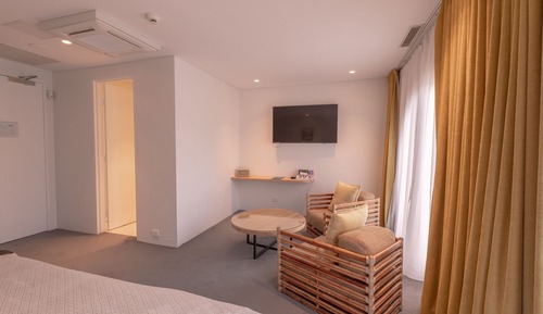 Habitación básica, vistas parciales al mar