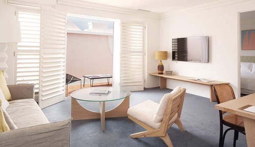 Suite, vistas parciales al mar