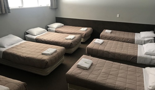 Dormitorio compartido económico, no fumadores, baño compartido (Single Bed)