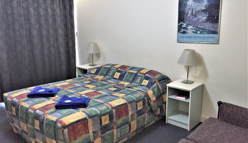 Standard room, 1 Queen Bed