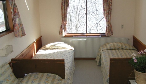 Habitación con 2 camas individuales (One Extra Bed, Separate Bath)
