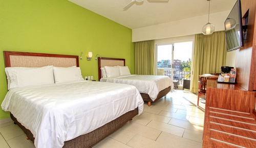 Habitación estándar, 2 camas de matrimonio, vistas al puerto deportivo