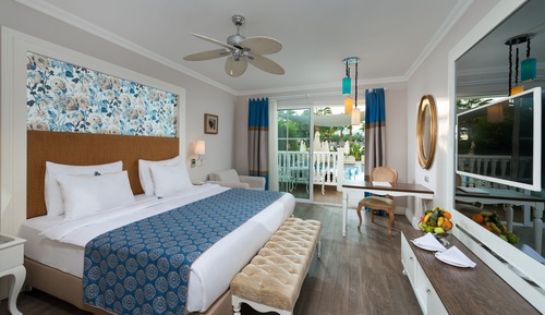 Habitación Deluxe, acceso a la piscina