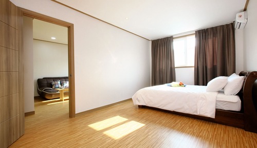 1 BedRoom Condo