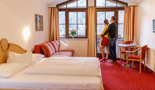 Habitación triple, balcón, vistas a la montaña (Haupthaus)