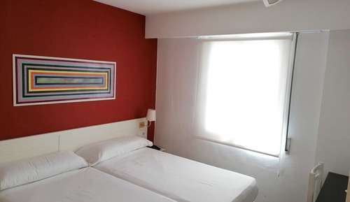 Habitación con 2 camas individuales