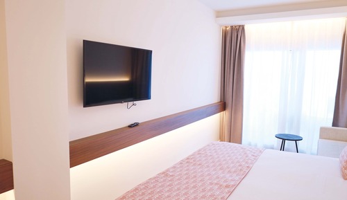 Habitación con 1 cama doble o 2 individuales, balcón