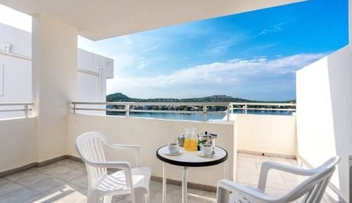 Apartamento, 3 habitaciones, balcón, vistas al mar