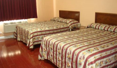 Habitación básica, 2 camas de matrimonio, no fumadores