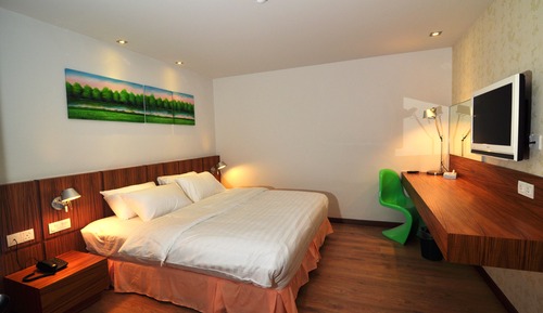 Habitación superior, 1 cama de matrimonio grande, sin ventanas