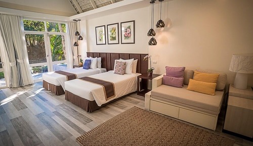 Triangle Suite Lakeside