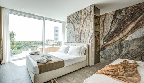 Suite junior, bañera de hidromasaje, en una planta alta