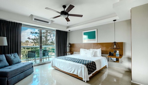Standard Room, 1 king Bed Lagoon View