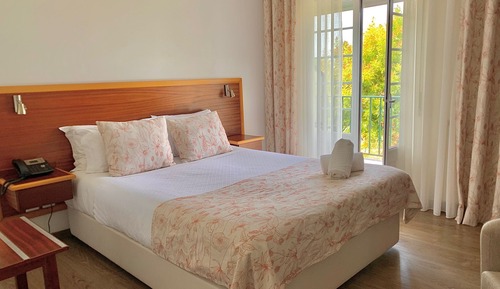 Habitación superior con 1 cama doble o 2 individuales
