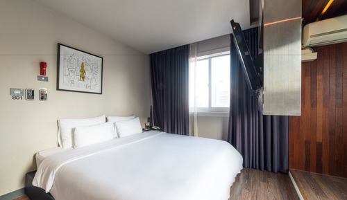 VIP Room (Bridge View)