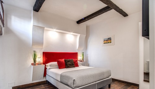 Suite (Check-in at Via del Babuino 70)