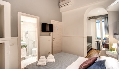 Habitación doble superior (Check-in at Via del Babuino 70)
