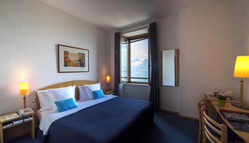 Habitación estándar con 1 cama doble o 2 individuales, vistas al lago