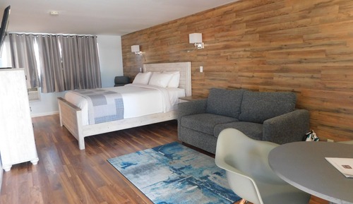 Suite estudio familiar, 1 cama de matrimonio grande con sofá cama, no fumadores, vistas al patio