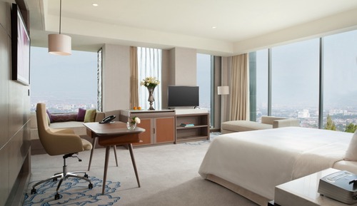 Suite junior, 1 cama de matrimonio grande, Acceso al salón del club