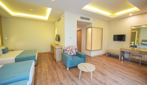 Habitación cuádruple Grand, 1 habitación, vistas al jardín