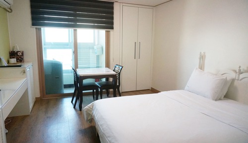 Standard Queen Room