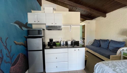 Deluxe Room with King Bed, Limited Ocean View, Balcony and Whirlpool Spa Tub