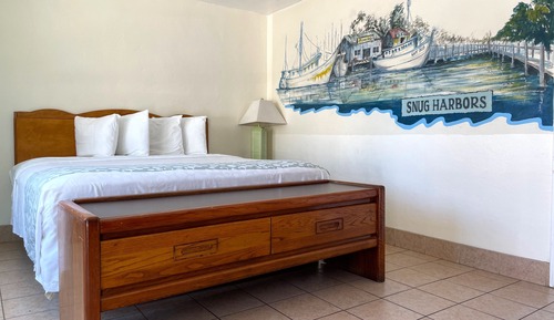 Deluxe 2 Room Suite with Two Queen Beds and Kitchen