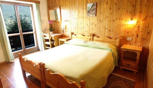 Habitación estándar con 1 cama doble o 2 individuales, vistas a la montaña