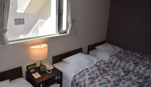 Habitación triple estándar, 3 camas individuales, fumadores, vistas a la ciudad