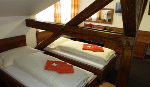 Habitación con 1 cama doble o 2 individuales, baño privado (Attic)